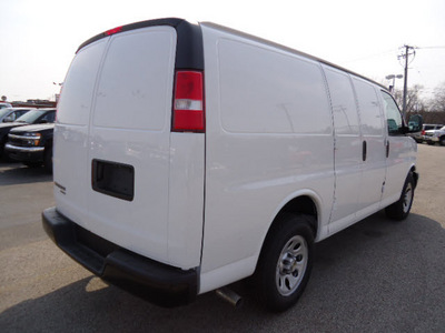 chevrolet express cargo 2011 white van 1500 gasoline 6 cylinders rear wheel drive automatic with overdrive 60007