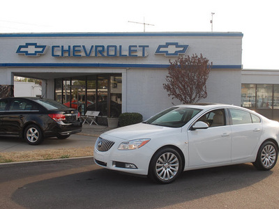 buick regal 2011 off white sedan cxl gasoline 4 cylinders front wheel drive automatic 27591