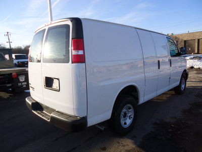 chevrolet express cargo 2011 white van 2500 flex fuel 8 cylinders rear wheel drive 5 speed with overdrive 60007