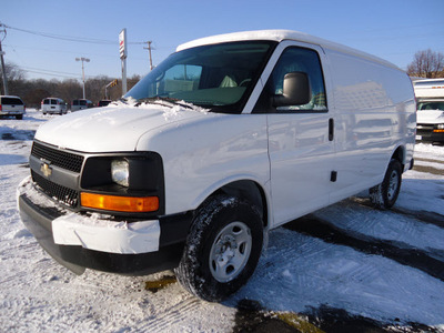 chevrolet express cargo 2011 white van 2500 flex fuel 8 cylinders rear wheel drive automatic 60007