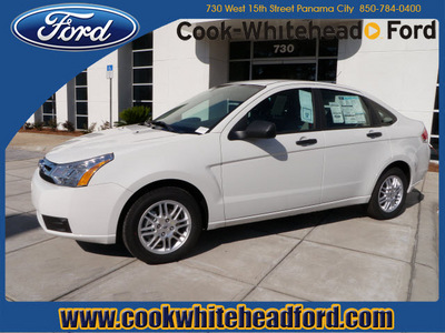 ford focus 2011 white sedan se 4 cylinders front wheel drive automatic 32401