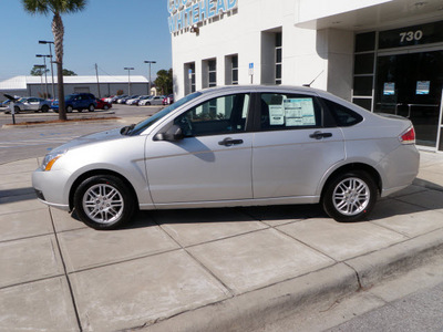 ford focus 2011 silver sedan se 4 cylinders front wheel drive automatic 32401