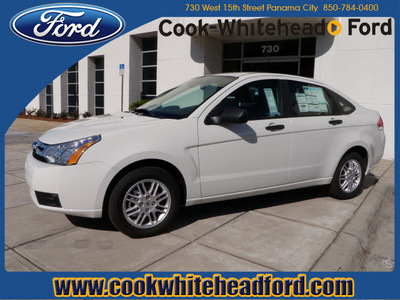 ford focus 2011 white sedan se 4 cylinders front wheel drive automatic 32401