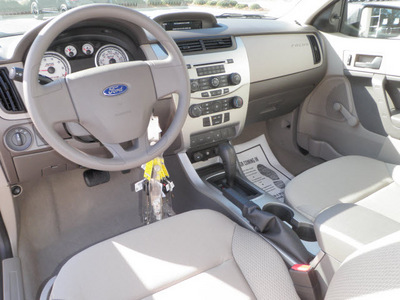 ford focus 2011 gray sedan s 4 cylinders front wheel drive automatic 32401