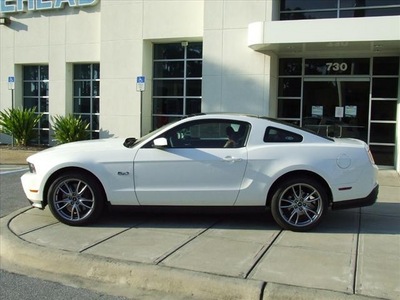 ford mustang 2011 white coupe gt gasoline 8 cylinders rear wheel drive 5 speed manual 32401