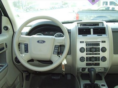 ford escape 2011 white suv xlt gasoline 4 cylinders front wheel drive automatic 32401