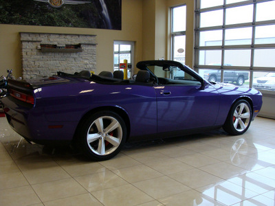dodge challenger 2010 plum crazy coupe srt8 gasoline 8 cylinders rear wheel drive 6 speed automatic 60915