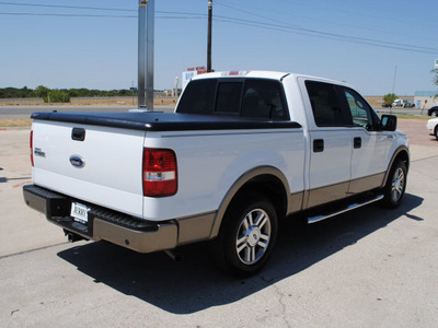 ford f 150 2006 white lariat gasoline 8 cylinders rear wheel drive automatic with overdrive 76087