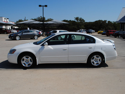 nissan altima 2003 white sedan 2 5 s gasoline 4 cylinders dohc front wheel drive automatic 76087