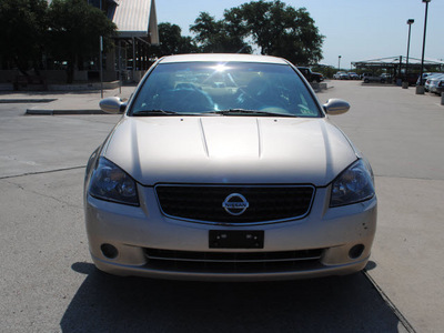nissan altima 2005 gold sedan 2 5 s gasoline 4 cylinders front wheel drive automatic 76087