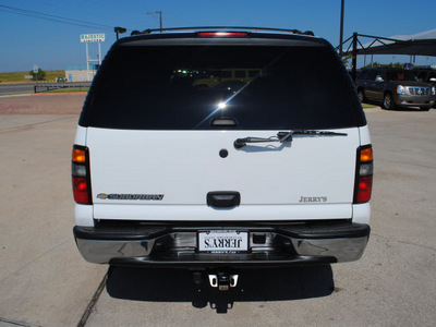 chevrolet suburban 2006 white suv flex fuel 8 cylinders rear wheel drive automatic 76087