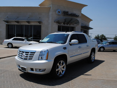 cadillac escalade ext 2011 white diam suv premium flex fuel 8 cylinders all whee drive automatic 76087