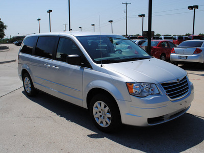 chrysler town and country 2009 silver van lx flex fuel 6 cylinders front wheel drive automatic 76087