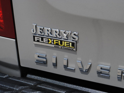 chevrolet silverado 1500 2009 silver pickup truck lt flex fuel 8 cylinders 2 wheel drive automatic 76087