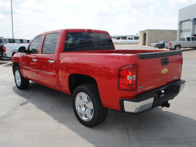 chevrolet silverado 1500 2011 victry red lt flex fuel 8 cylinders 2 wheel drive automatic 76087