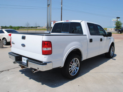 ford f 150 2004 white lariat gasoline 8 cylinders rear wheel drive automatic with overdrive 76087
