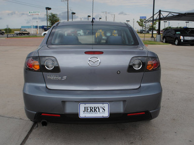 mazda mazda3 2004 gray sedan gasoline 4 cylinders front wheel drive 5 speed manual 76087