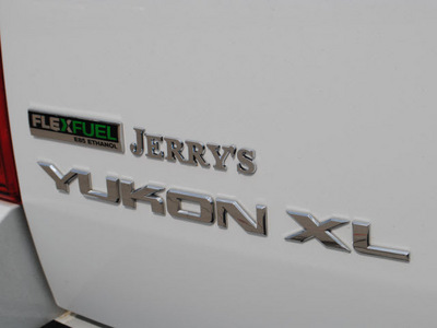 gmc yukon xl 2011 white suv flex fuel 8 cylinders 4 wheel drive automatic 76087