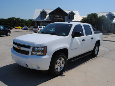 chevrolet avalanche 2007 white suv ls gasoline 8 cylinders rear wheel drive automatic 76087