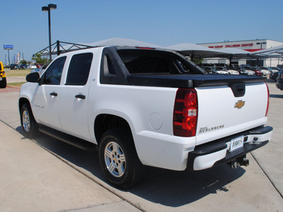 chevrolet avalanche 2007 white suv ls gasoline 8 cylinders rear wheel drive automatic 76087