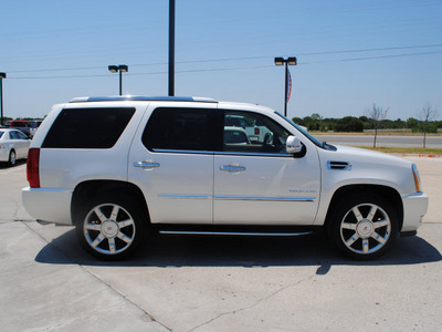 cadillac escalade 2011 white suv flex fuel 8 cylinders all whee drive automatic 76087