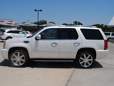 cadillac escalade 2011 white suv flex fuel 8 cylinders all whee drive automatic 76087