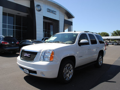 gmc yukon 2011 summ white suv slt flex fuel 8 cylinders 2 wheel drive automatic 76087