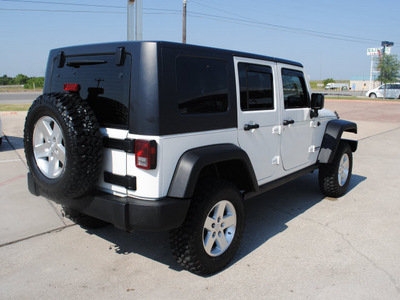 jeep wrangler unlimited 2009 white suv gasoline 6 cylinders 4 wheel drive automatic with overdrive 76087