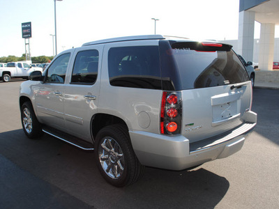 gmc yukon 2011 pure silve suv denali flex fuel 8 cylinders 2 wheel drive automatic 76087