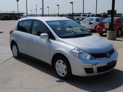 nissan versa 2009 silver hatchback gasoline 4 cylinders front wheel drive automatic with overdrive 76087