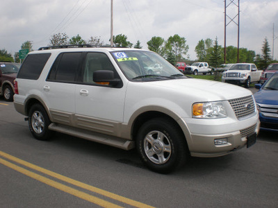 ford expedition 2005 white suv eddie bauer gasoline 8 cylinders 4 wheel drive automatic with overdrive 13502