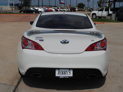 hyundai genesis 2010 white coupe 3 8 gasoline 6 cylinders rear wheel drive automatic 76087