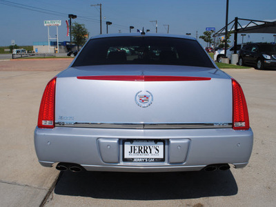 cadillac dts 2006 silver sedan gasoline 8 cylinders front wheel drive automatic 76087