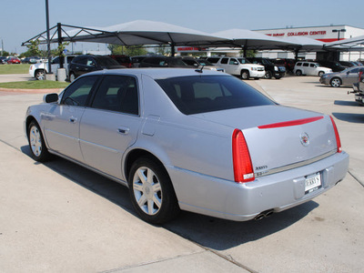 cadillac dts 2006 silver sedan gasoline 8 cylinders front wheel drive automatic 76087