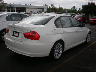 bmw 328i 2011 white sedan xdrive sulev gasoline 6 cylinders all whee drive automatic 13502