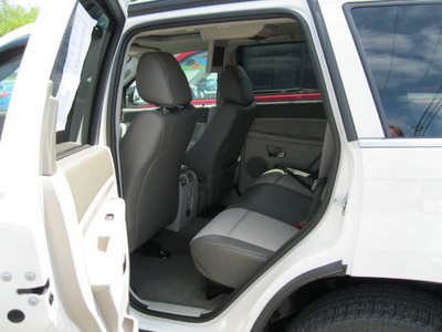 jeep grand cherokee 2008 white suv limited gasoline 8 cylinders 4 wheel drive automatic 13502