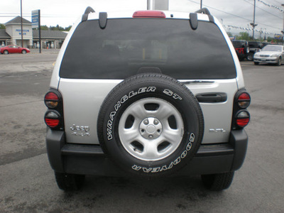 jeep liberty 2006 silver suv sport gasoline 6 cylinders 4 wheel drive automatic with overdrive 13502