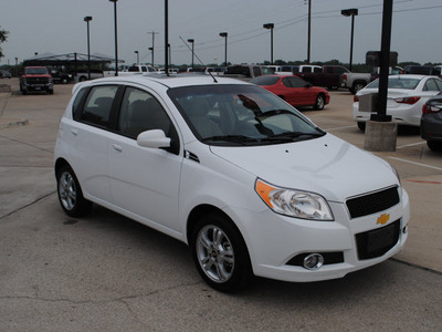 chevrolet aveo 2011 white hatchback lt gasoline 4 cylinders front wheel drive automatic 76087