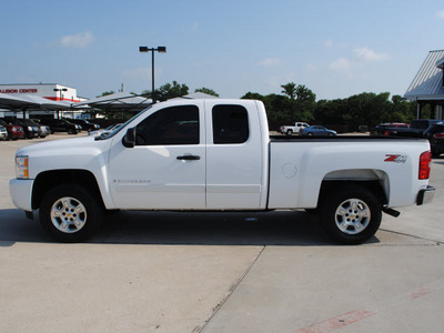 chevrolet silverado 1500 2008 white lt z71 gasoline 8 cylinders 4 wheel drive automatic 76087