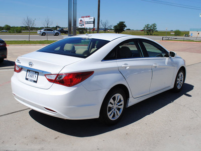 hyundai sonata 2011 white sedan gasoline 4 cylinders front wheel drive automatic 76087