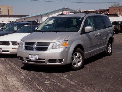 dodge grand caravan 2010 silver van sxt gasoline 6 cylinders front wheel drive automatic 61832