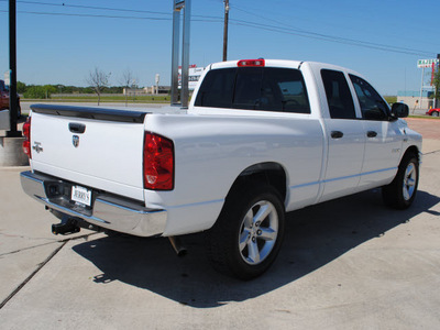 dodge ram pickup 1500 2008 white pickup truck gasoline 8 cylinders rear wheel drive automatic with overdrive 76087