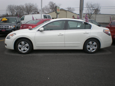 nissan altima 2008 white sedan gasoline 4 cylinders front wheel drive automatic 13502