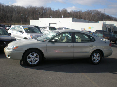 ford taurus 2005 gold sedan se flex fuel 6 cylinders front wheel drive automatic with overdrive 13502