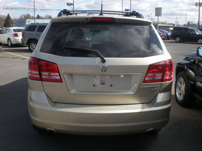 dodge journey 2010 tan suv sxt gasoline 6 cylinders front wheel drive automatic 13502