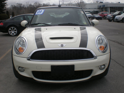 mini cooper 2009 white s gasoline 4 cylinders front wheel drive automatic 13502
