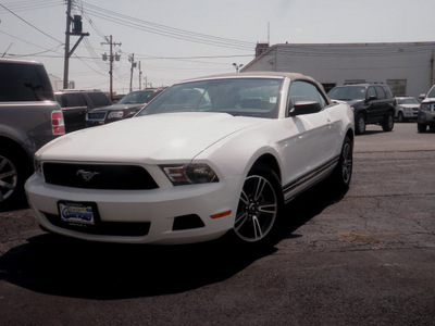 ford mustang 2010 white v6 premium gasoline 6 cylinders rear wheel drive automatic 61832
