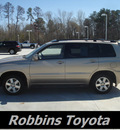 toyota highlander 2004 gold suv gasoline 6 cylinders front wheel drive automatic 75503