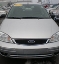 ford focus 2005 silver hatchback zx5 gasoline 4 cylinders front wheel drive automatic with overdrive 13502