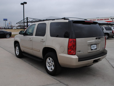 gmc yukon 2010 beige suv slt flex fuel 8 cylinders 4 wheel drive automatic 76087